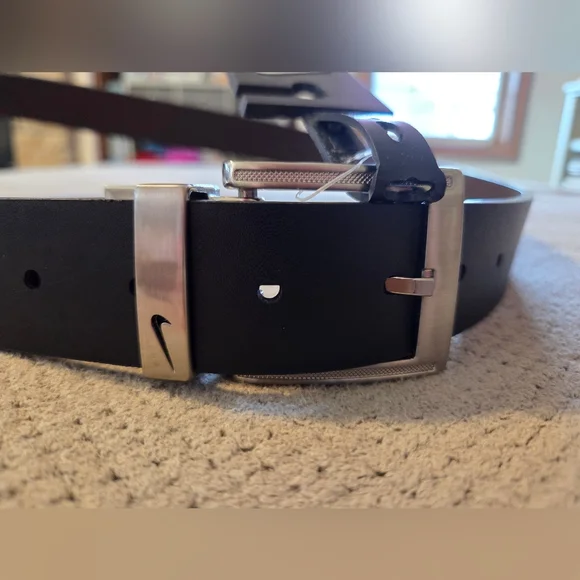 New Nike Reversible Men's Black & Brown XL 42-44 silver texture belt buckle - Picture 1 of 16